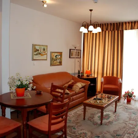 Elegant Lux Hotel 4*