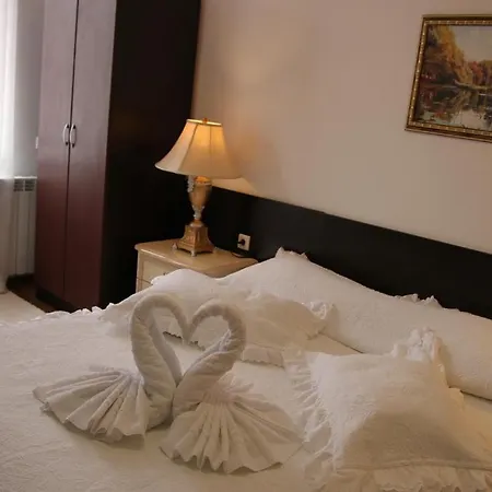 Elegant Lux Hotel 4*
