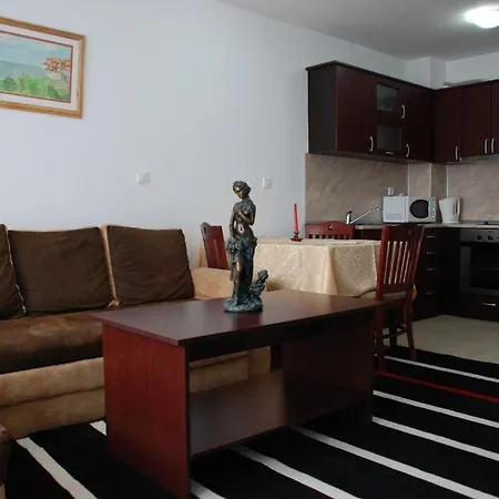 Elegant Lux Hotel 4*