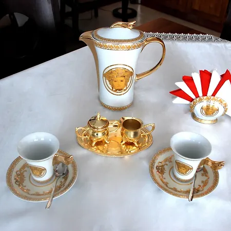 Elegant Lux فندق 4*