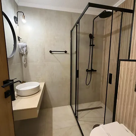 Elegant Lux فندق