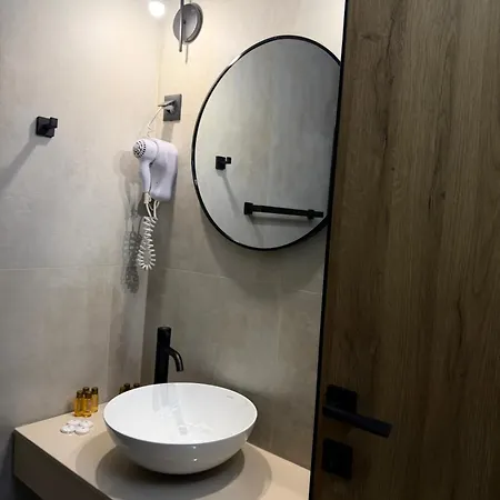 Elegant Lux فندق 4*