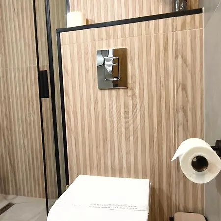 Elegant Lux فندق 4*