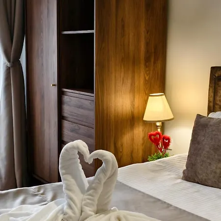 فندق Elegant Lux 4*