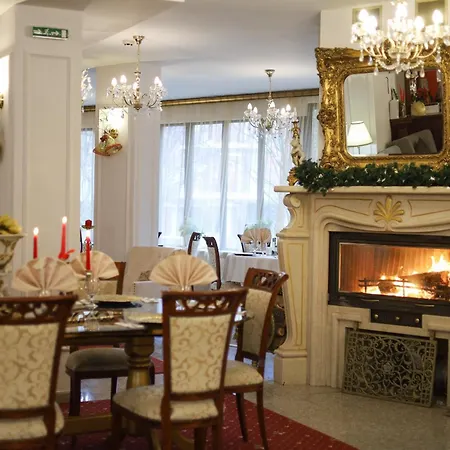 Elegant Lux فندق 4*