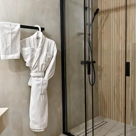 فندق Elegant Lux 4*