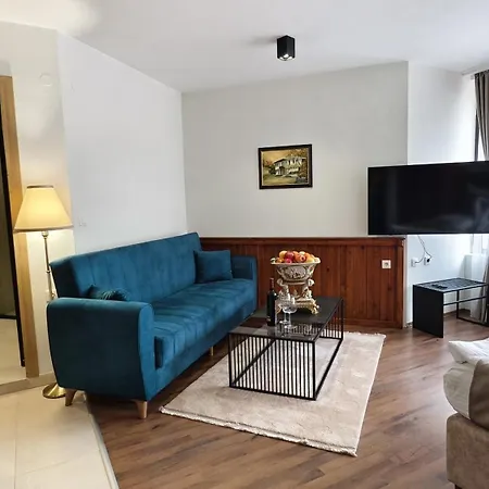 Elegant Lux فندق 4*