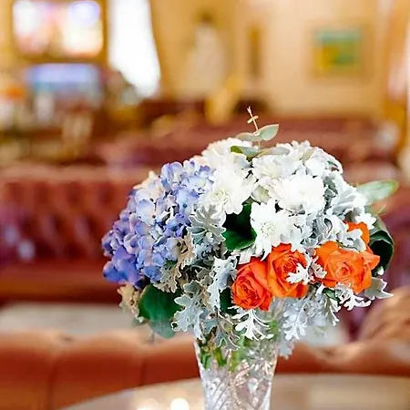 Elegant Lux Szálloda 4*