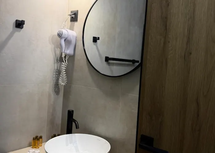 Elegant Lux Hotel 4*